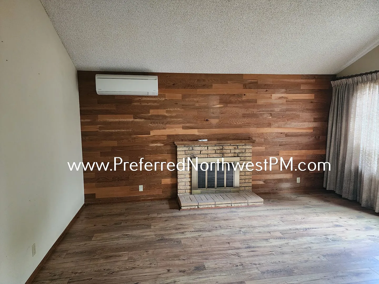 Beautiful 3 Bedroom Home off Garden Way — Photo 2