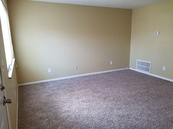 5th image of 2757 Charles Dr
