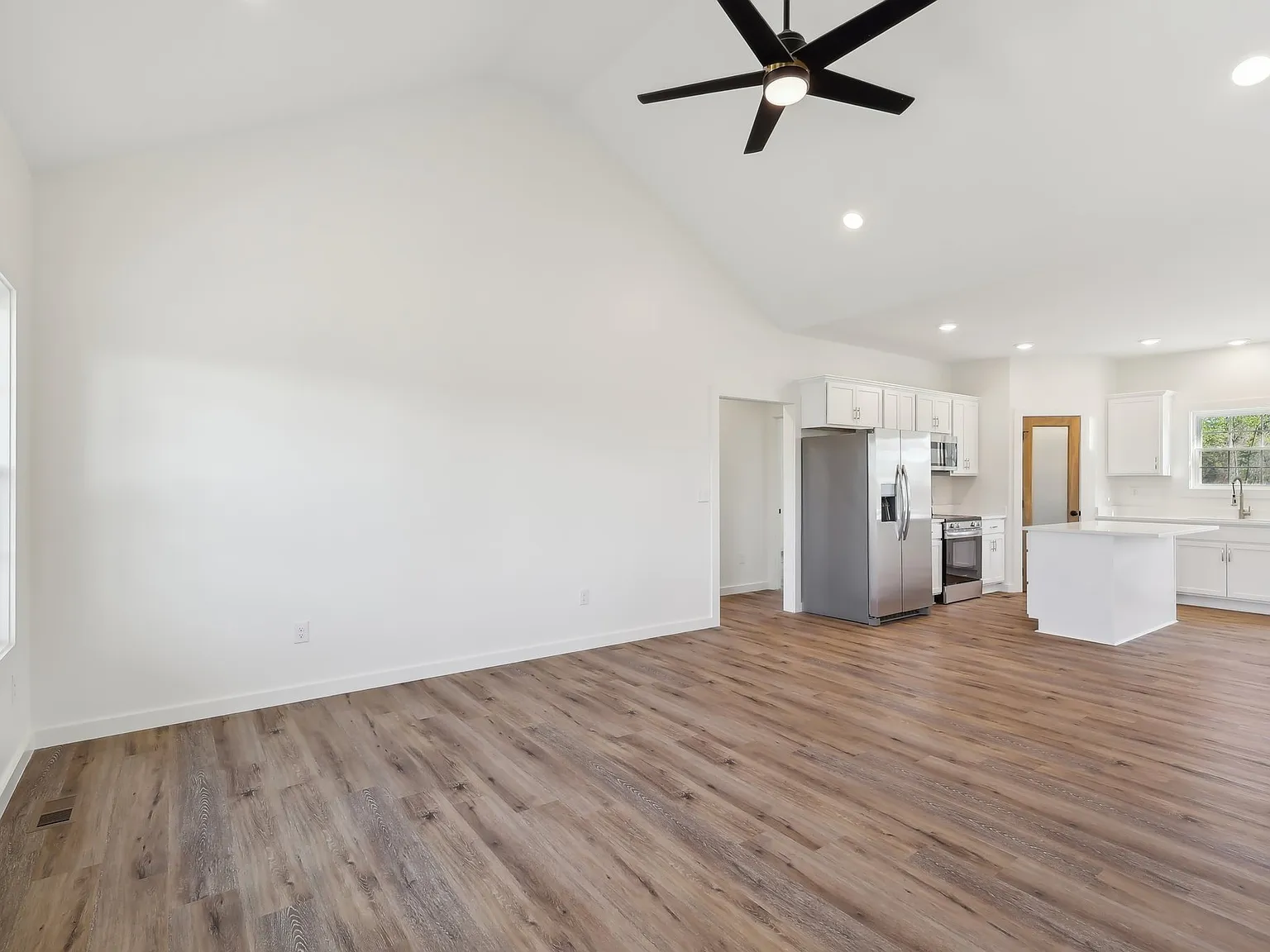 3 bed, 1452 sqft, $1,995 — Photo 3
