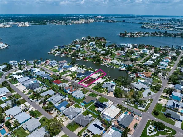16013 Redington Dr, Redington Beach, FL 33708