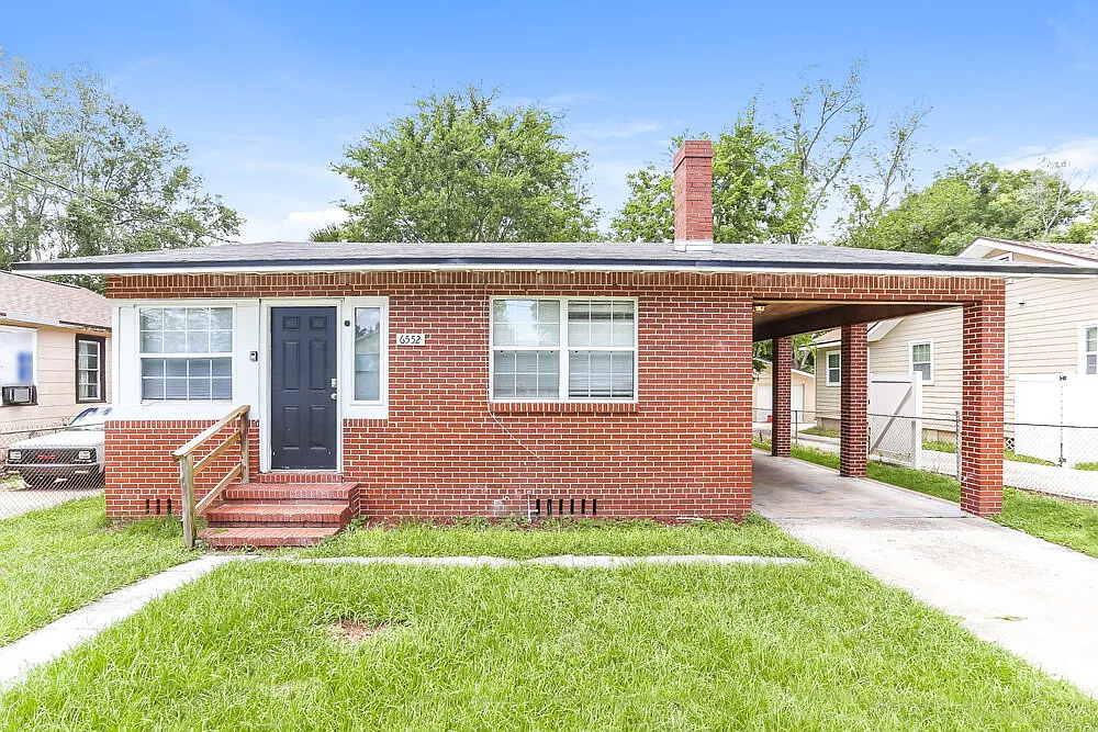 3 bed, 1.0 bath, 1060 sqft, $1,265 — Photo 1