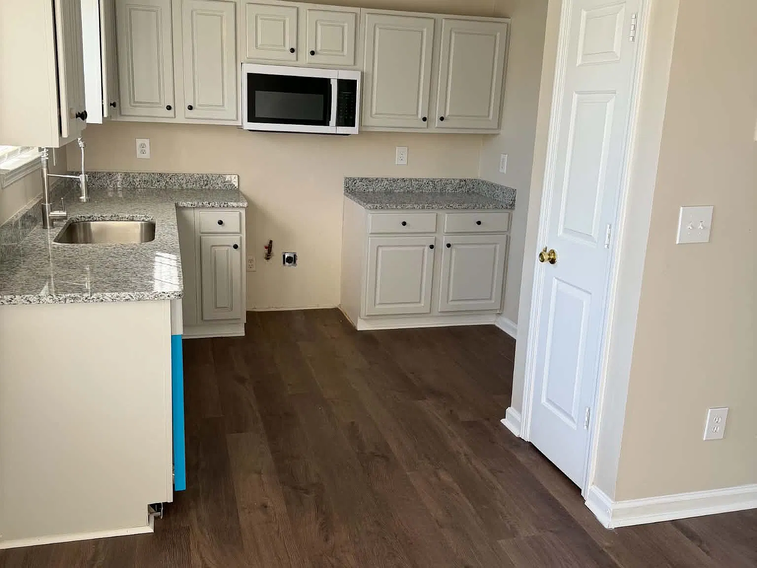 3 bed, $2,000 — Photo 3