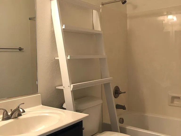 4668 N Salem Pl — Photo 9