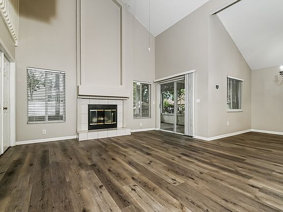 4th image of 28547 Tall Grass Dr