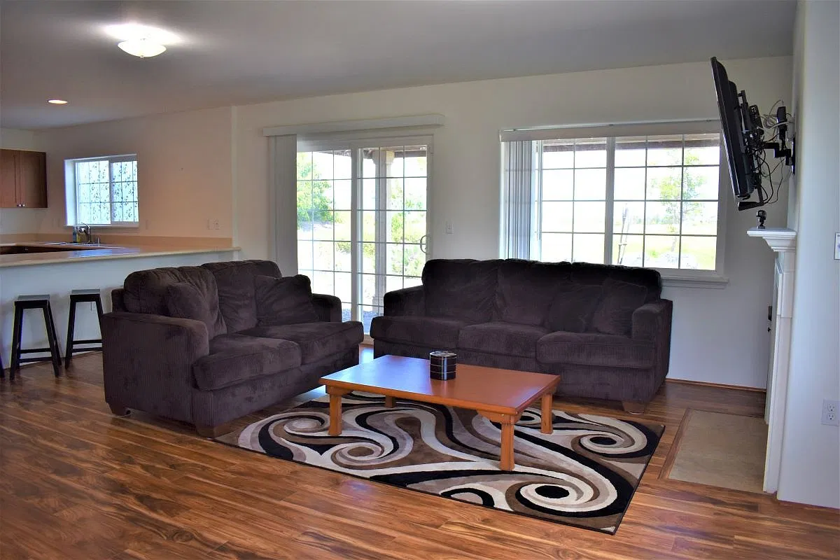 3 bed, 2.5 bath, 1514 sqft, $3,800 — Photo 2