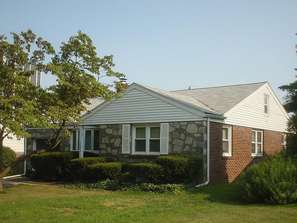 Front of house view from the street