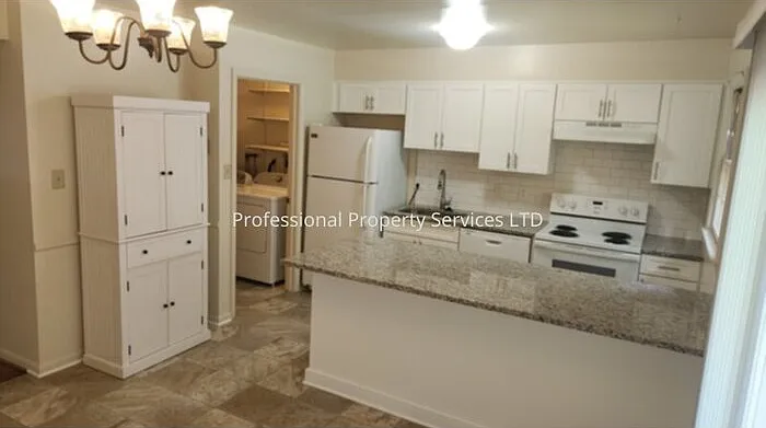 1912 Abbey Ln — Photo 11