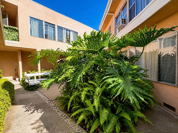 4th image of 11818 Gateway Blvd #15