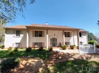 104 Meadowgate Dr, Forest, VA 24551