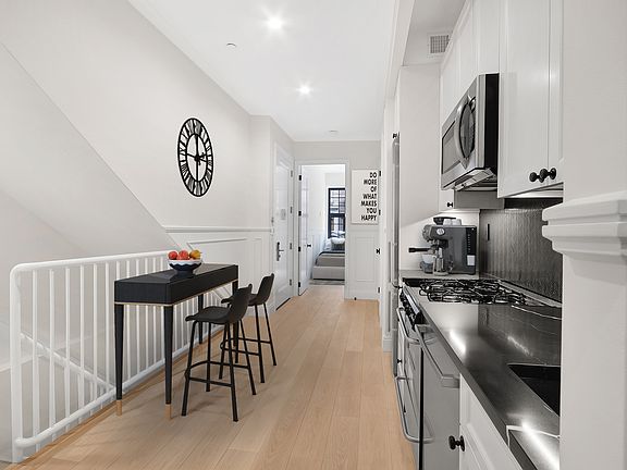 4th image of 119 W 111th St #1A