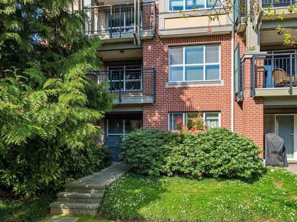 5889 Irmin St #109, Burnaby, BC V5J 0C1