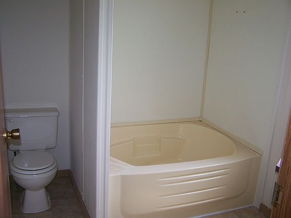 5th image of 2345 Island Dr