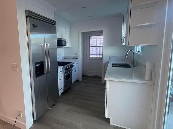 5th image of 24323 Hartland St