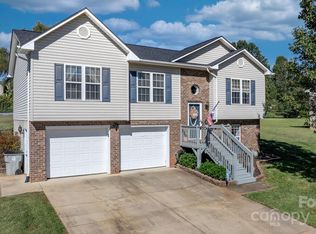 2303 Olde Meadow Dr, Hudson, NC 28638