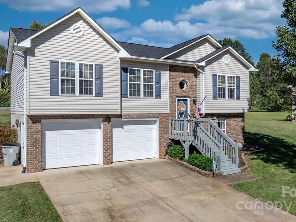 2303 Olde Meadow Dr, Hudson, NC 28638