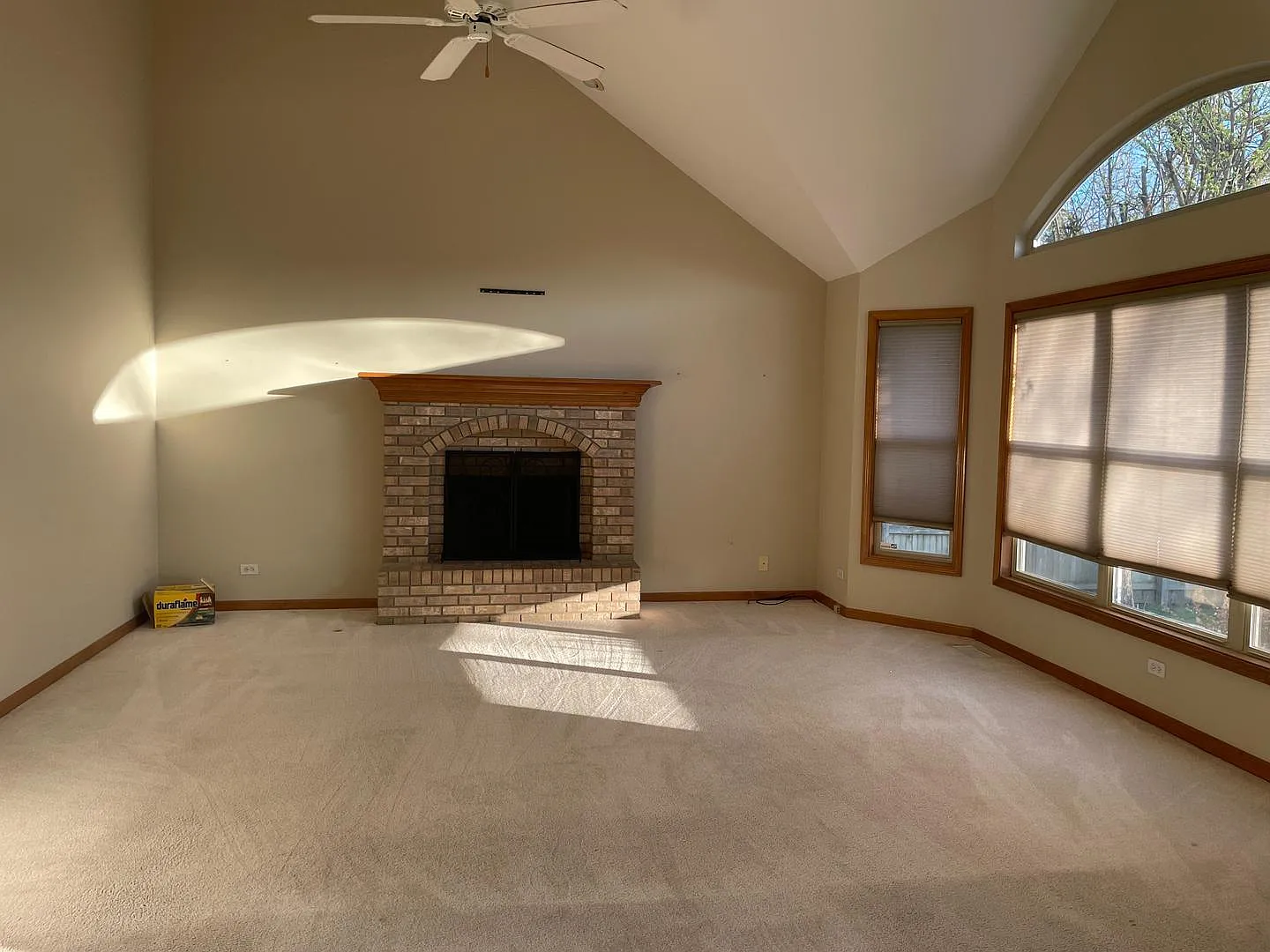 4 bed, 4.0 bath, 2565 sqft, $3,950 — Photo 3