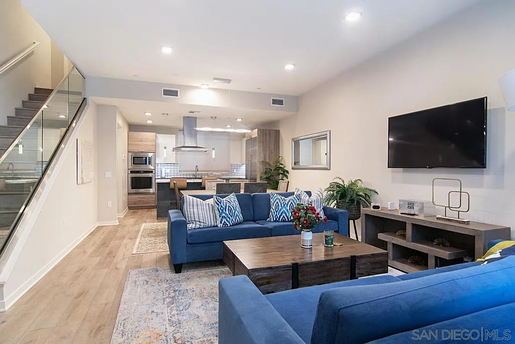 3 bed, 2.5 bath, 2198 sqft, $6,515 — Photo 1