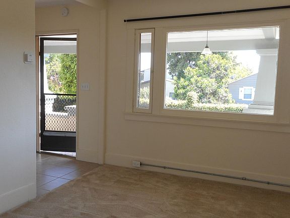 4th image of 2524 De La Vina St #1