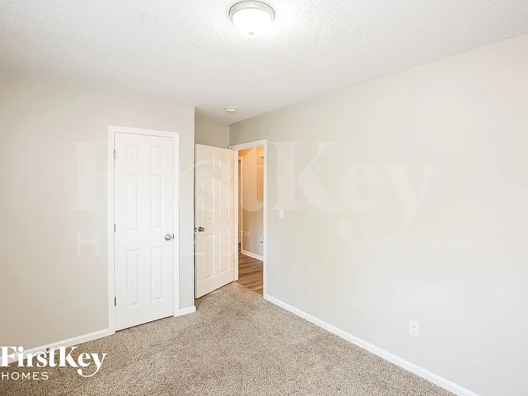 414 Chrysler St — Photo 12