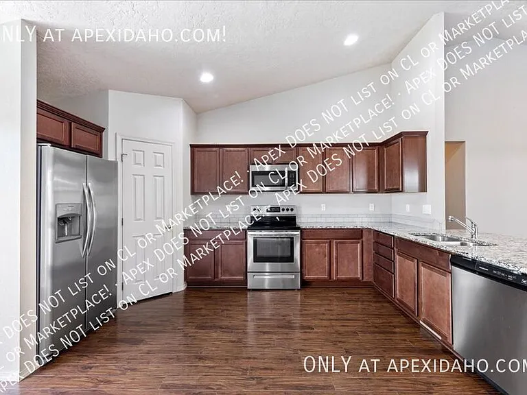 3480 S Avondale Ave — Photo 12