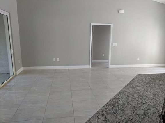 3rd image of 2850 W Price Blvd