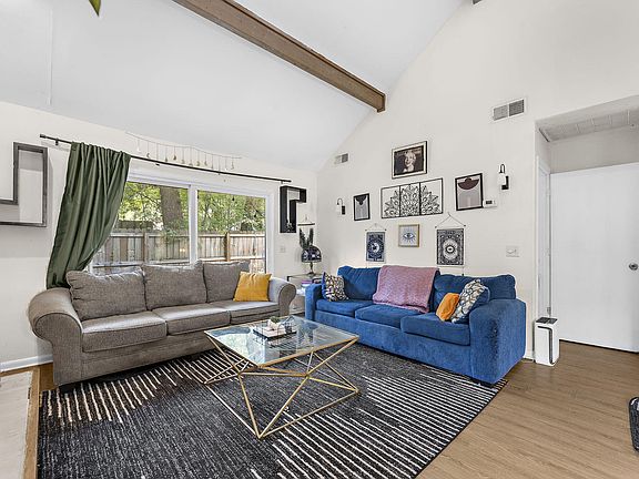 5th image of 105 Chattum Ct