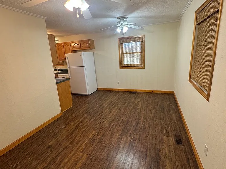 684 Evergreen St — Photo 8