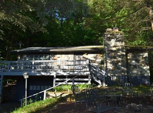 233 Lennon Rd, Greentown, PA 18426