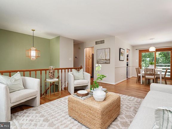 5th image of 104 Groh Ln