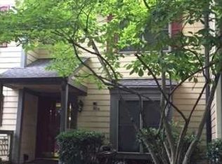 906 Hollyfax Cir, Sandy Springs, GA 30328