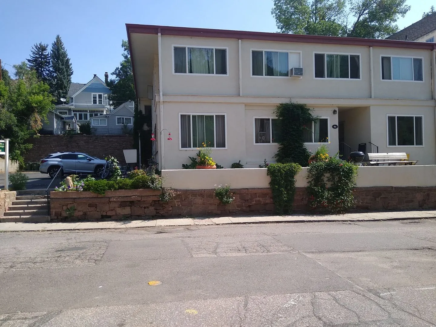 2 Bedroom Apartment in Manitou Springs — Photo 2