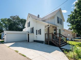 419 S Saxby Ave, Freeport, IL 61032