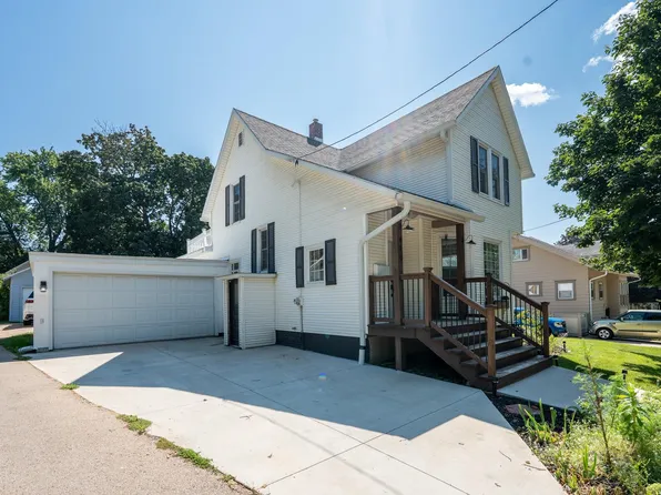 419 S Saxby Ave, Freeport, IL 61032
