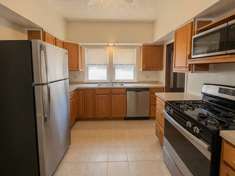 1371 Warren Rd — Photo 6