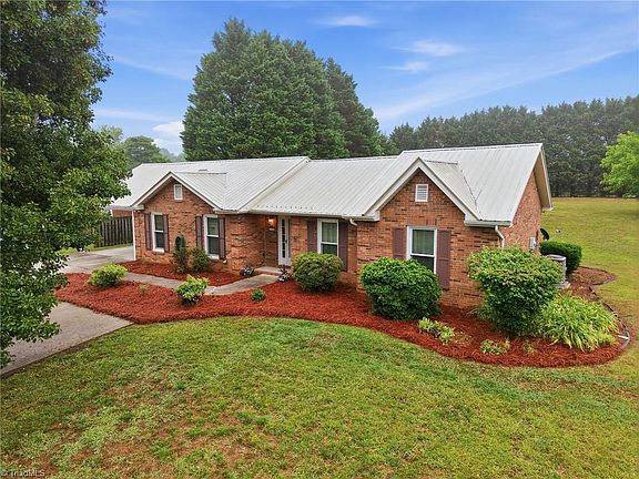 3rd image of 5200 Robin Ln
