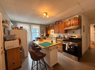 216 Pleasant St #1R, Providence, RI 02906