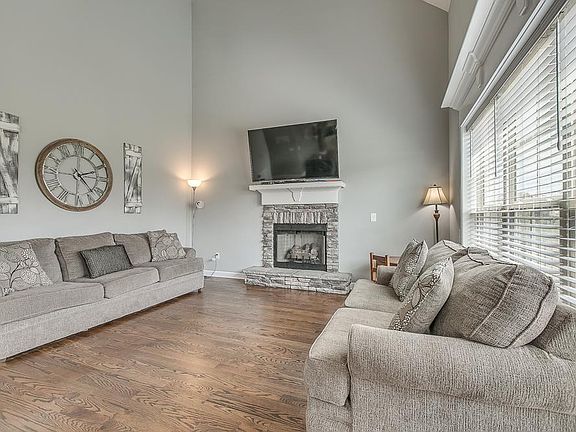 5th image of 5024 Lady Thatcher Dr