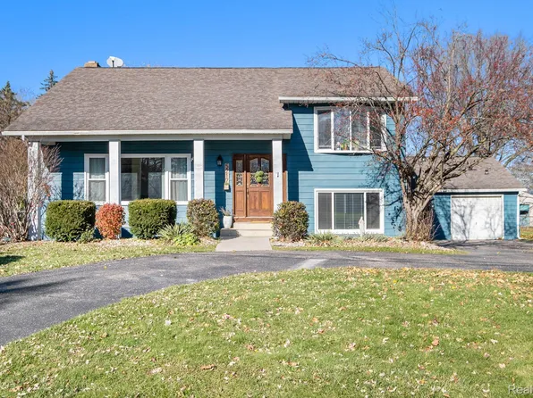 5217 Ottawa St, Burton, MI 48509