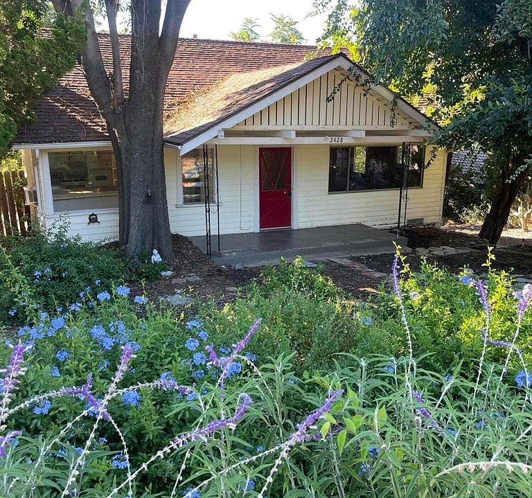 1st image of 2428 Vista Dr