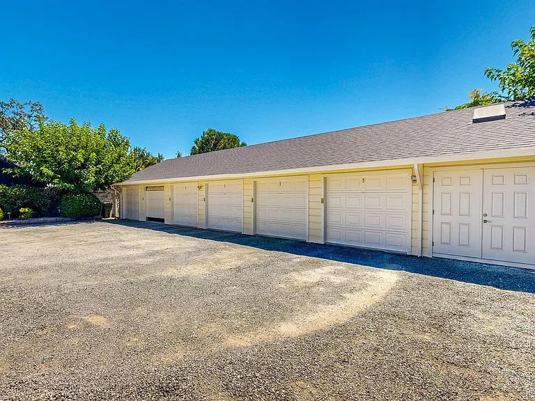 1133 Edwards St — Photo 22
