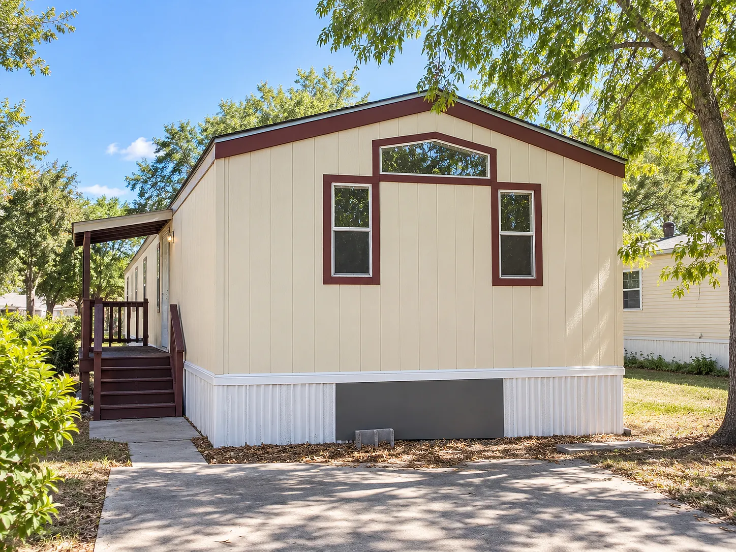 3 bed, 1216 sqft, $995 — Photo 1