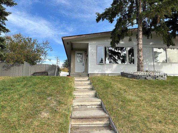 121 W Huntford Close NE, Calgary, AB T2K 3Y7