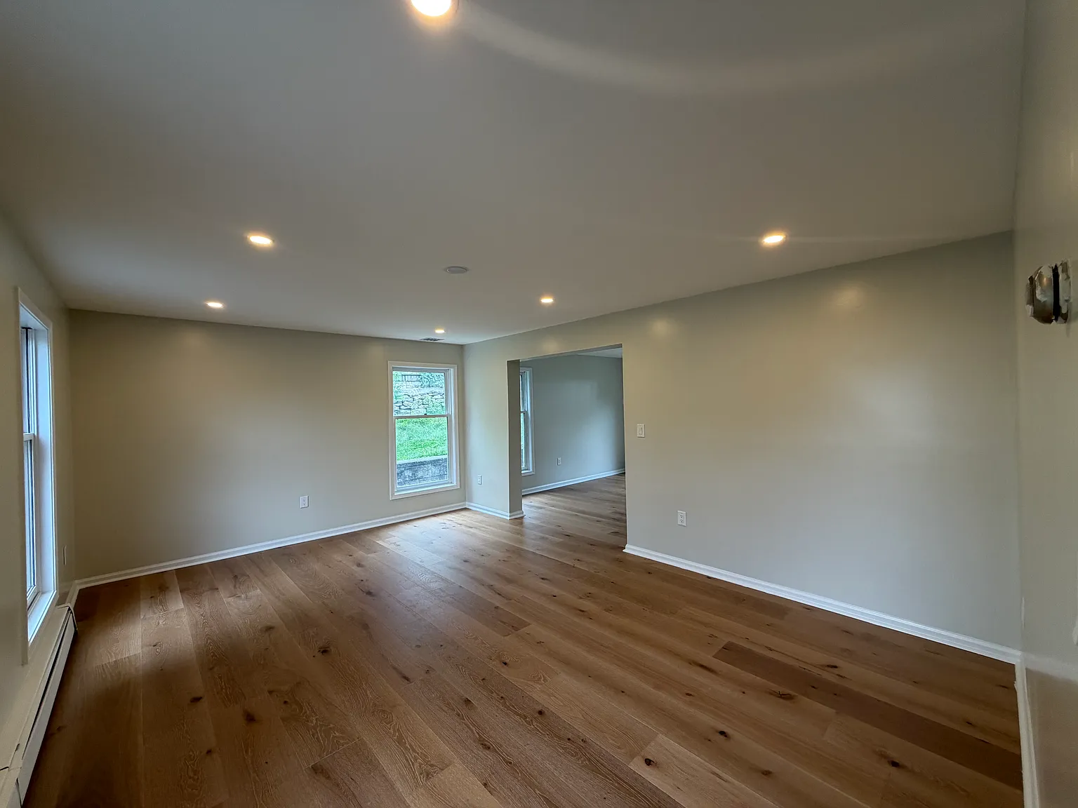 3 bed, 2.5 bath, 2300 sqft, $6,700 — Photo 4