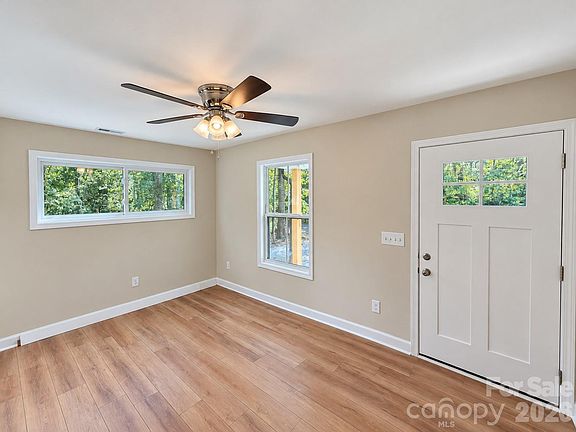3rd image of 146 Hillcrest Rd #1201