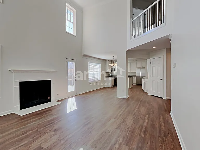 979 Park Knoll Ct — Photo 7
