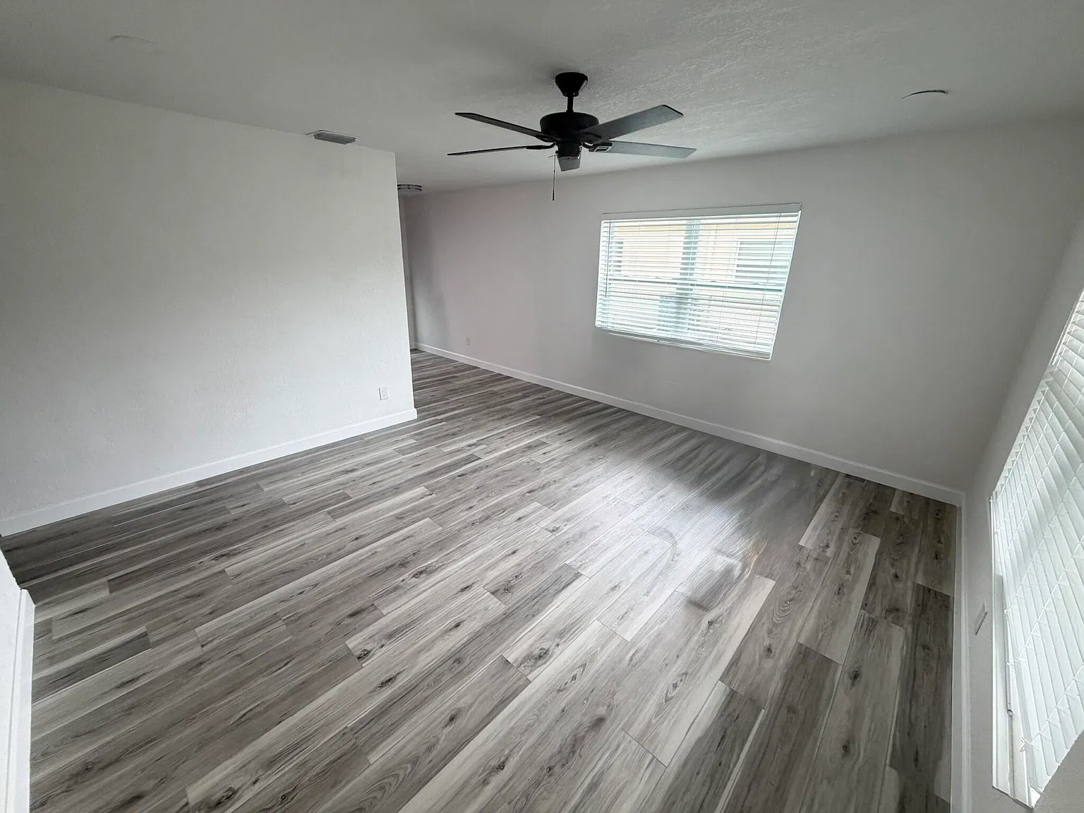 3 bed, 3.0 bath, 1198 sqft, $3,500 — Photo 2