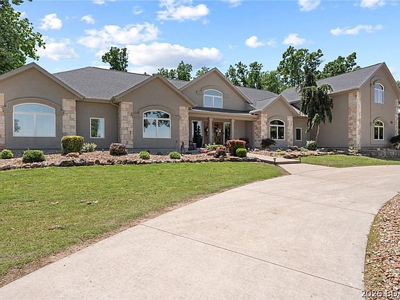 2nd image of 890 Anemone Rd