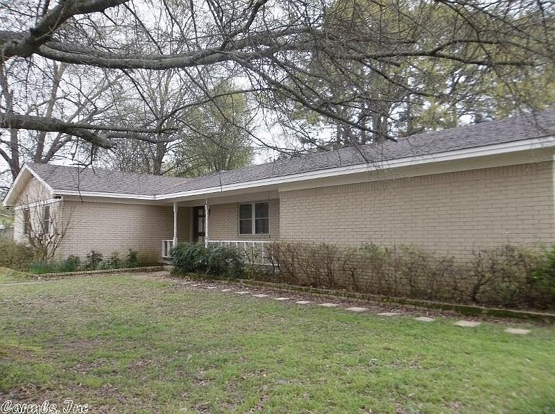 1st image of 17 Stoneybrook Ln