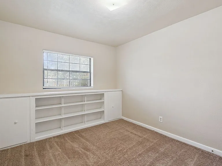 2028 Albert Lee Pkwy — Photo 14