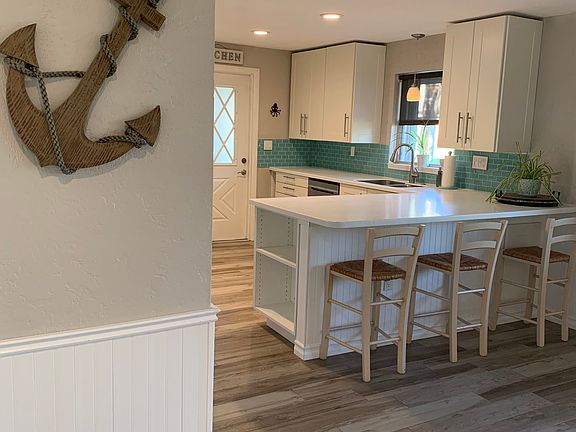 5th image of 128 Palm Breeze Dr